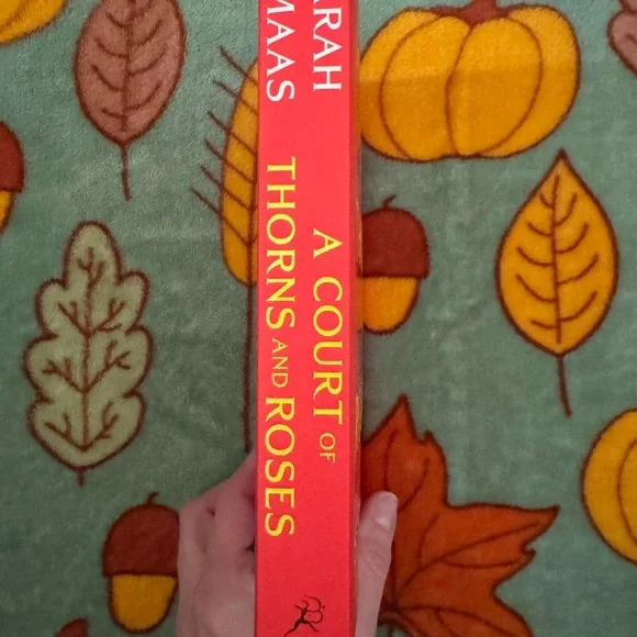 A Court of Thorns and Roses Book Cover - Picture 2 of 3